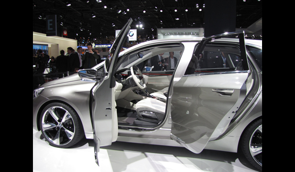 BMW Active Tourer Plug-in Hybrid Concept 2012 open doors